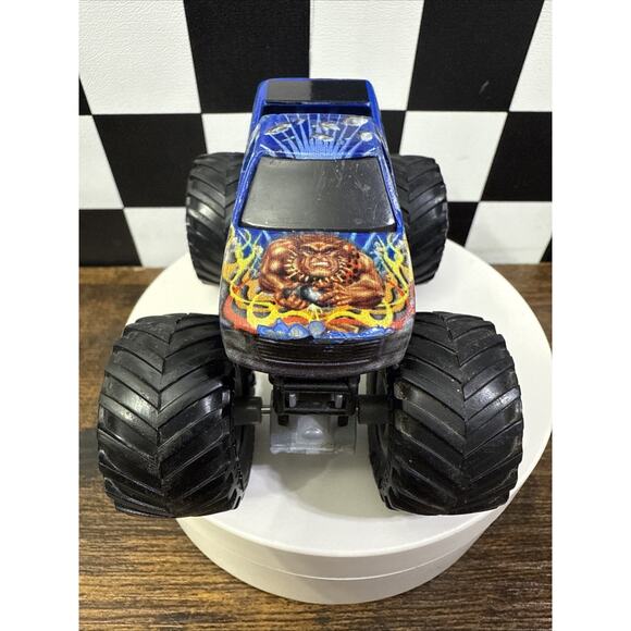 Monster Jam Truck Stone Crusher Monster Truck Scale 1:64 Spin Master Diecast Toy - Picture 3 of 9